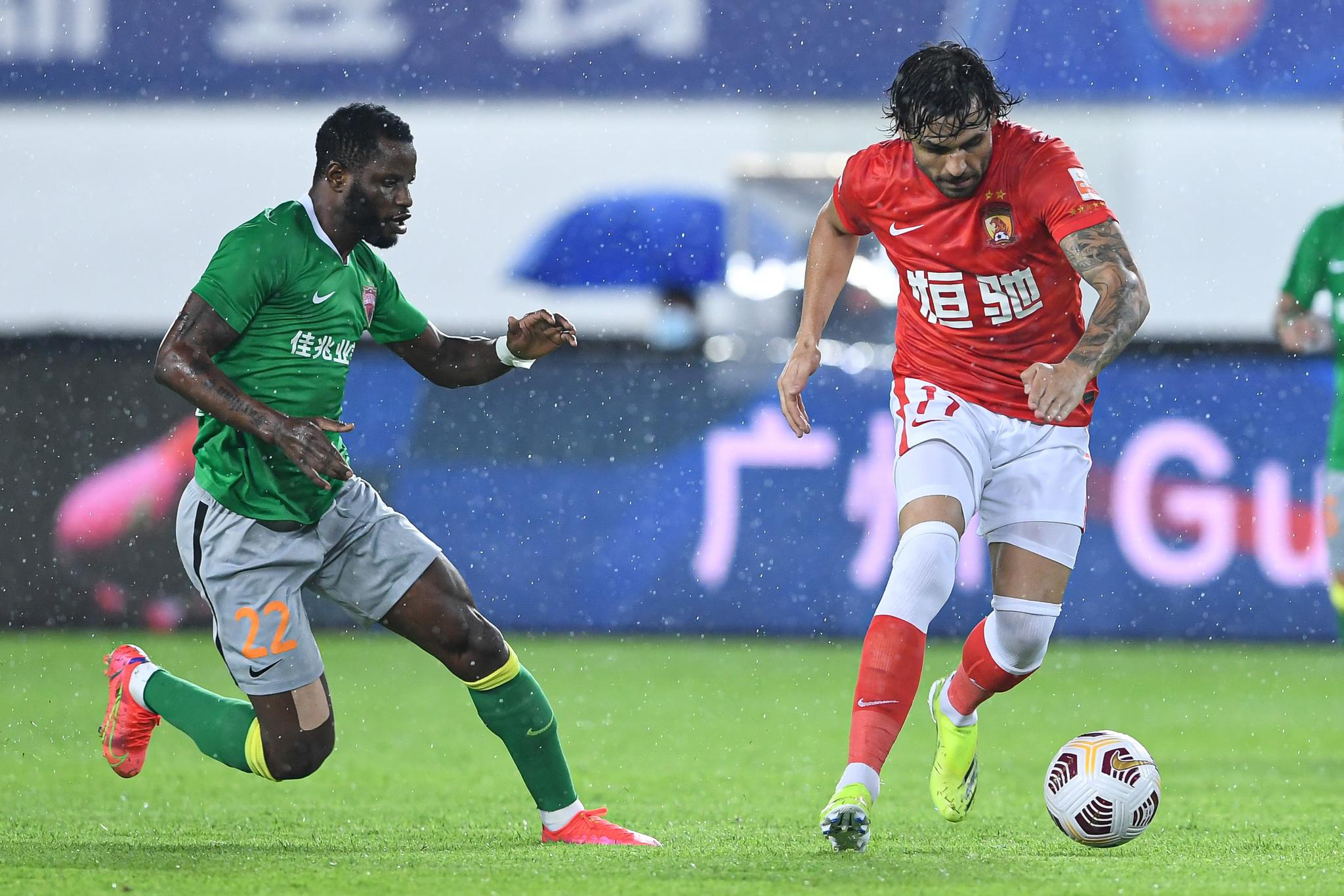 赛后广州队调整名单以备中超冲刺阶段波特兰开拓者备战欧超杯，皇家马德里今晨战术微调看傻球迷的简单介绍